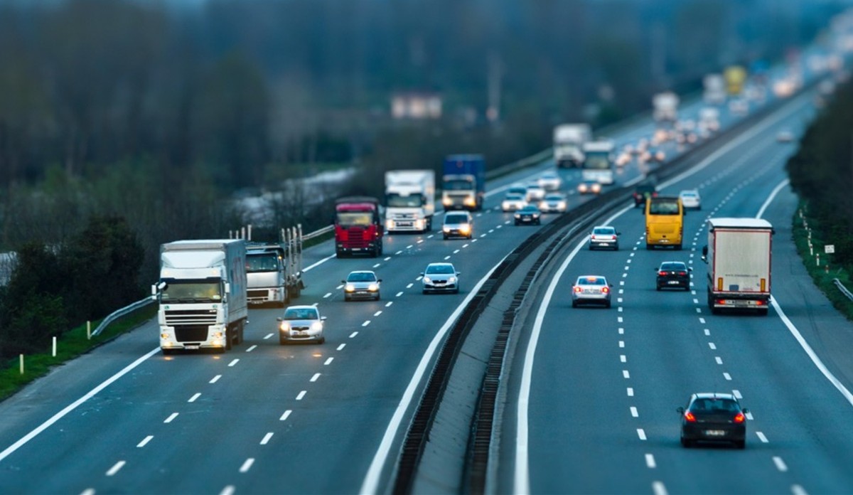 Traffic travelling along a multi-lane road for a midblock count
